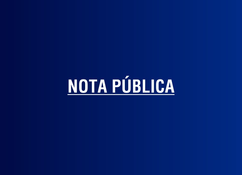 arte em tom azul marinho com a expressão "NOTA PÚBLICA" escrita em cor branca